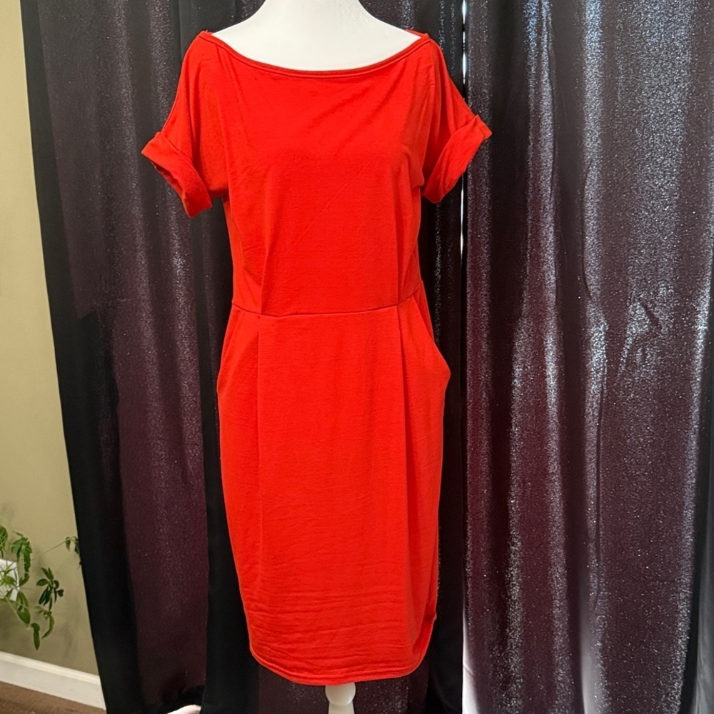 Chic Scarlet Midi Dress